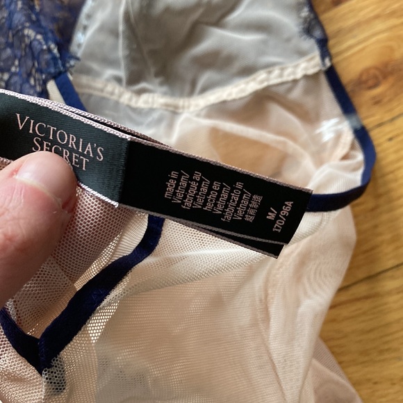 NWOT Victoria’s Secret Lace Mesh Bodysuit - Picture 6 of 7